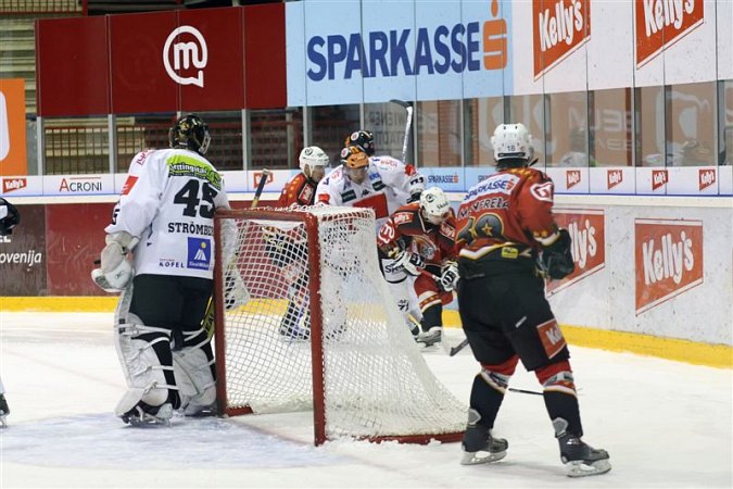 okt-hokej-f-innsbruck-034.jpg