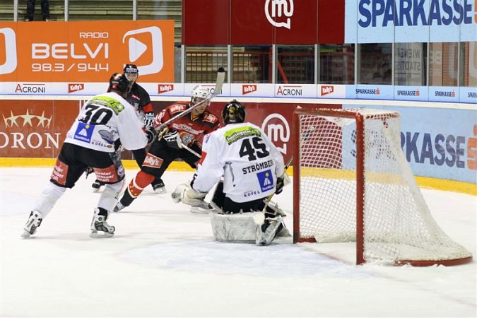 okt-hokej-f-innsbruck-040.jpg