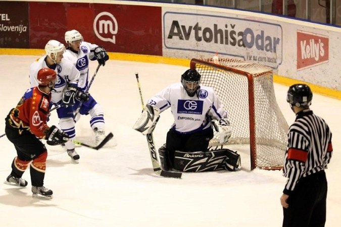 nov-hokejmladi-a-medvescak-003.jpg