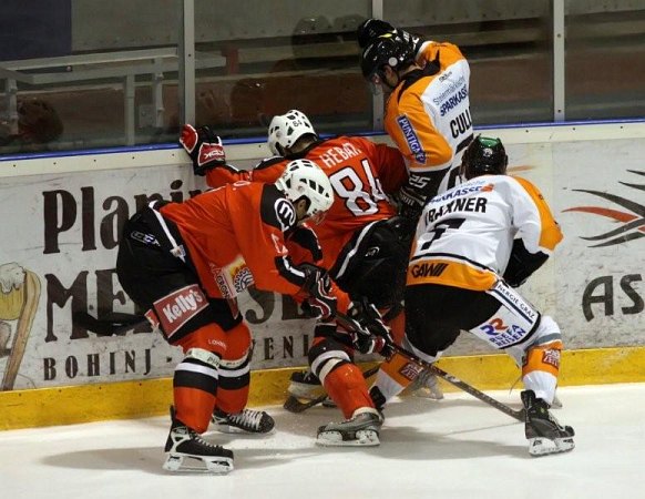 okt-hokej-b-graz-001.jpg