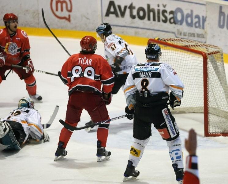 okt-hokej-e-linz-006.jpg