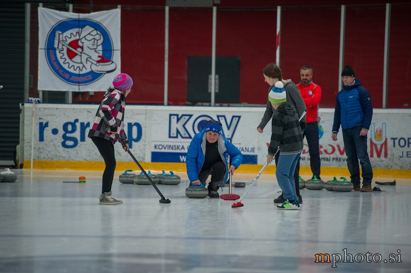 dec-curling-a-001.jpg