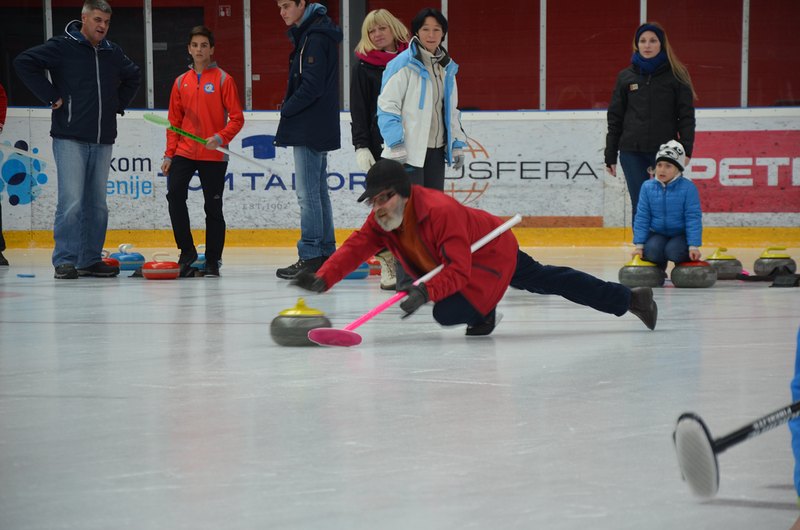 dec-curling-a-001.jpg
