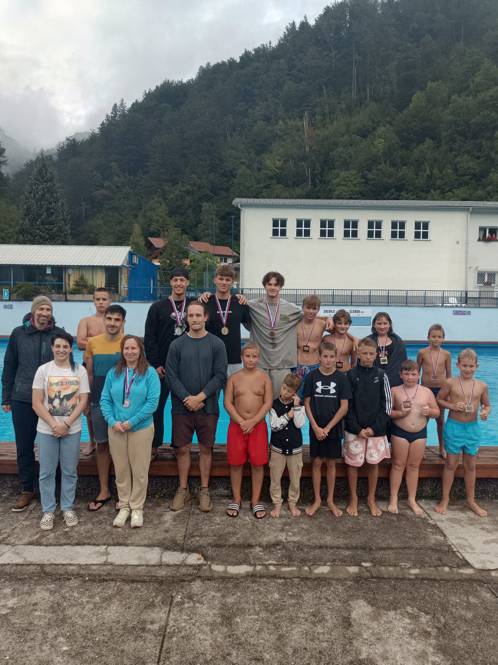 Športni vikend na kopališču Ukova: od tekmovalnih skokov do akrobacij Dunking Devils