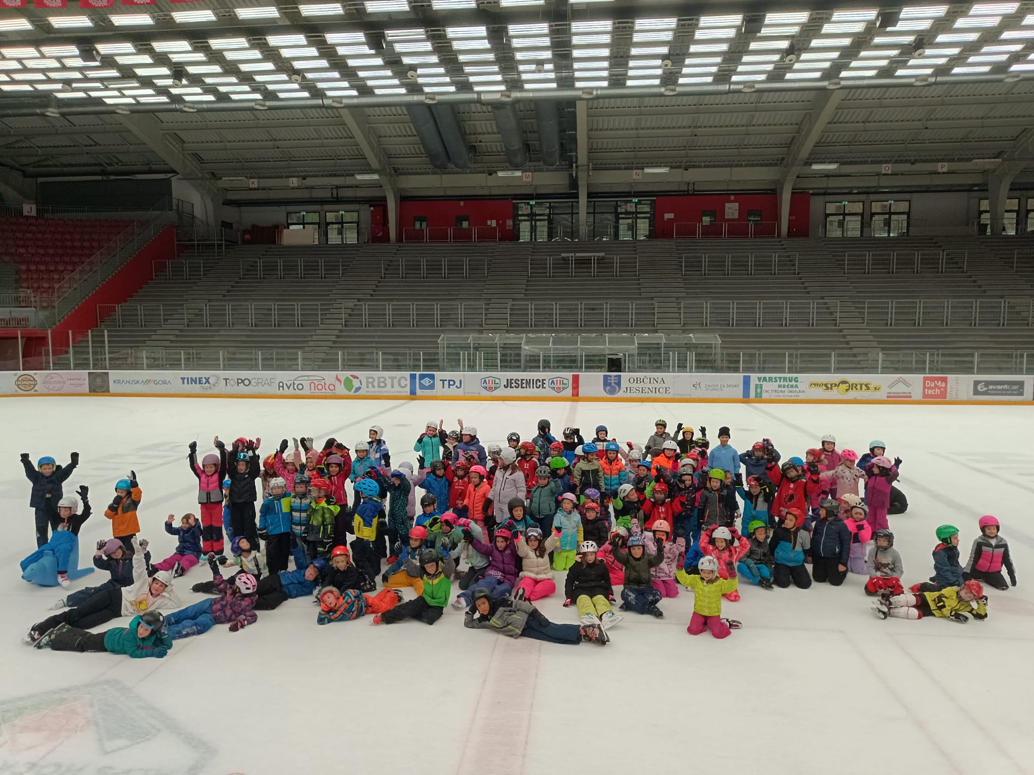 Tečaj drsanja za otroke v Športni dvorani Podmežakla