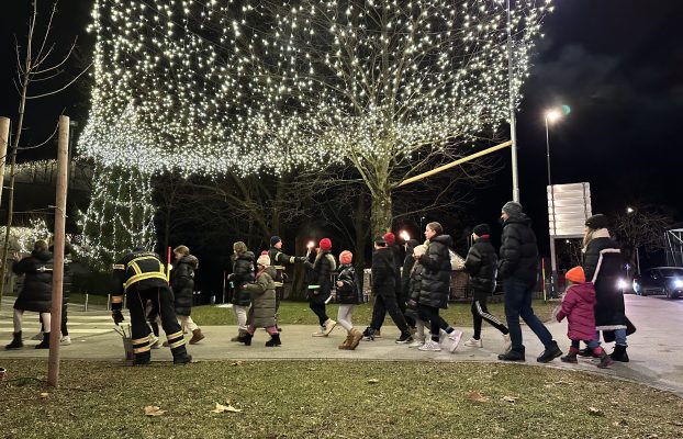 9. SPREVOD JESENIŠKIH ŠPORTNIKOV Z LUČKAMI SKOZI JESENICE