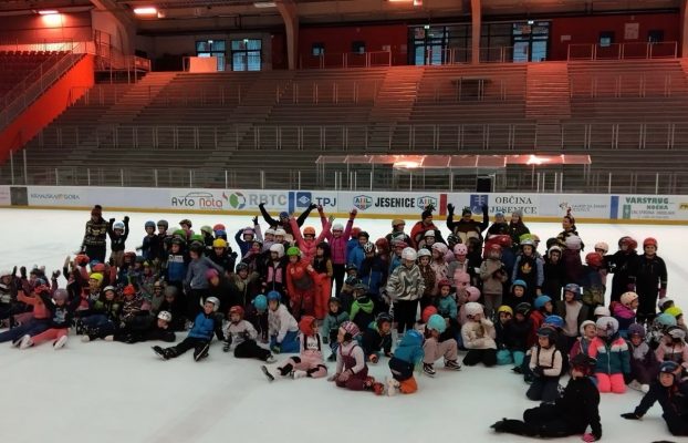 Več kot 290 otrok na ledu!!!
