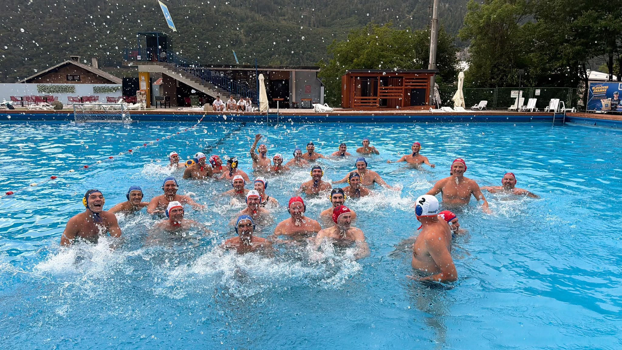Dobra volja, tekmovalnost in druženje – vaterpolo turnir na Ukovi